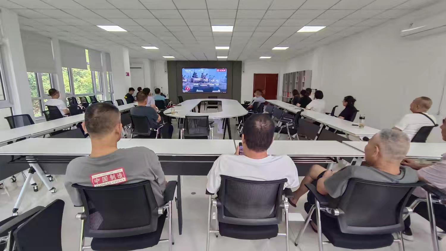 1756886882909689.jpg 阅兵.jpg