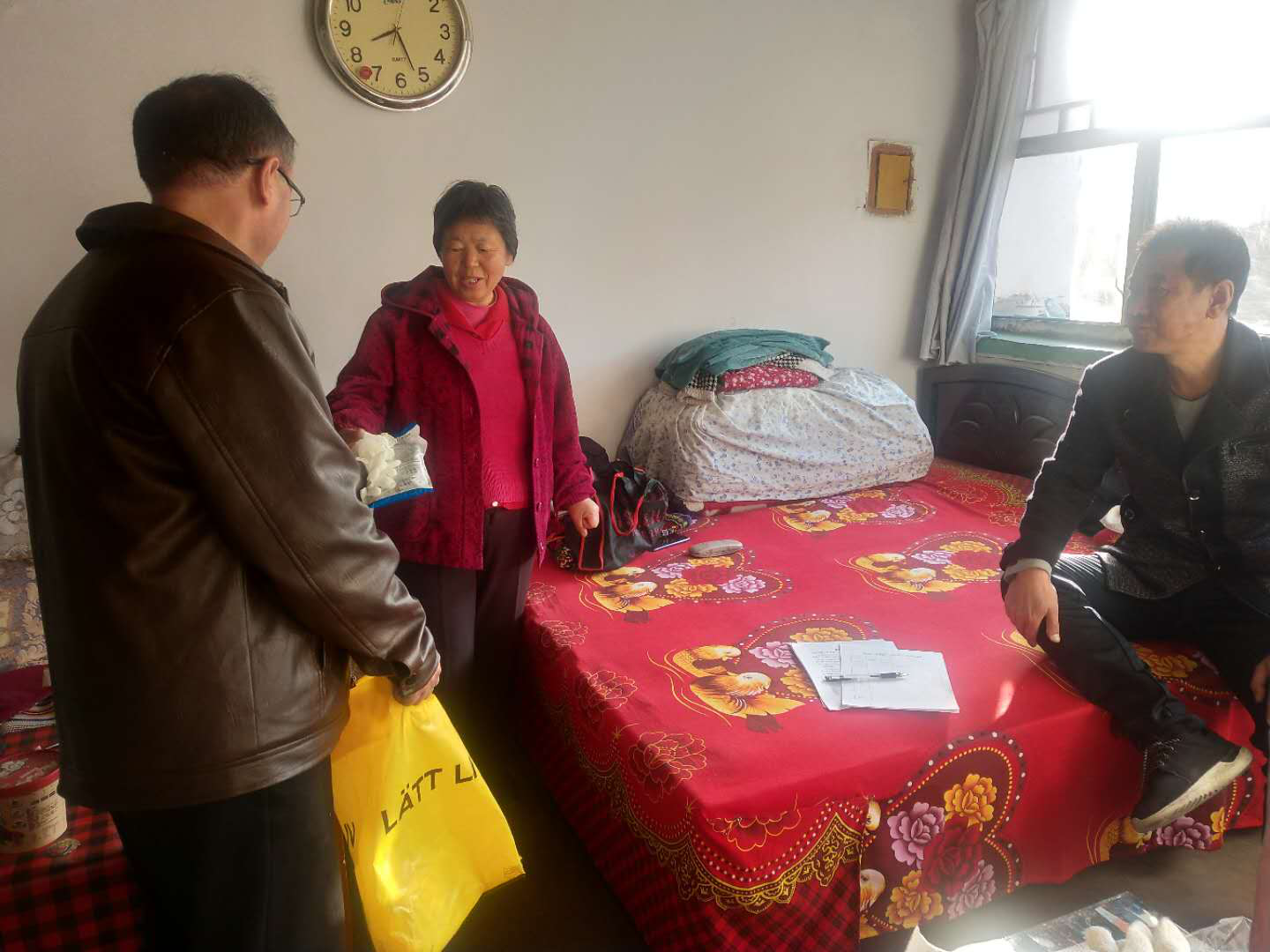 翟家庄小学领导和退休教师座谈.png