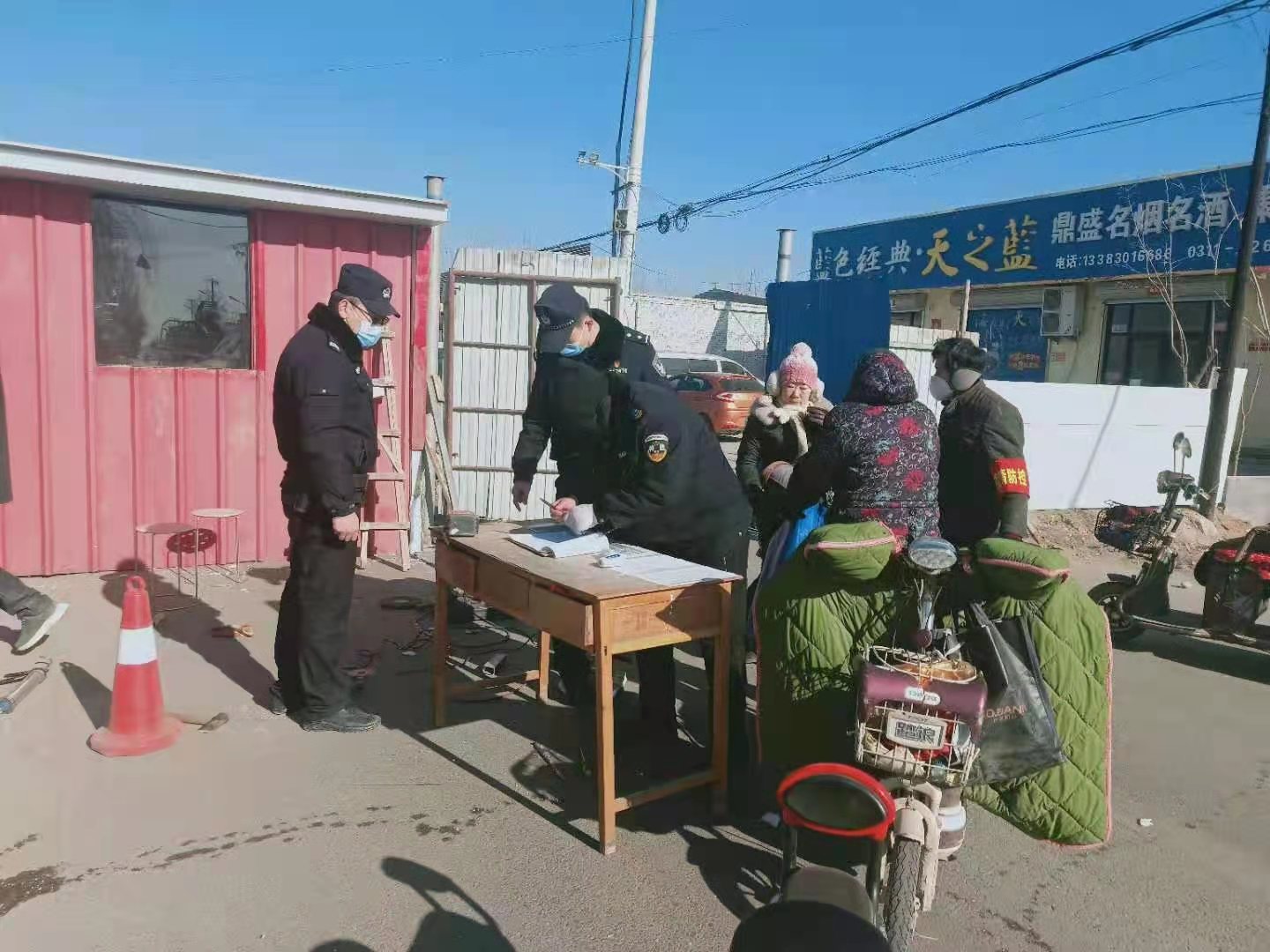 2021年1月6号三圣院院派出所李志森检查南纪城卡口登记情况15803217970.jpg