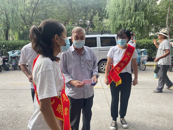 护学保畅 志愿有我—胜利幼儿园党支部开展党员志愿服务 (4).jpg