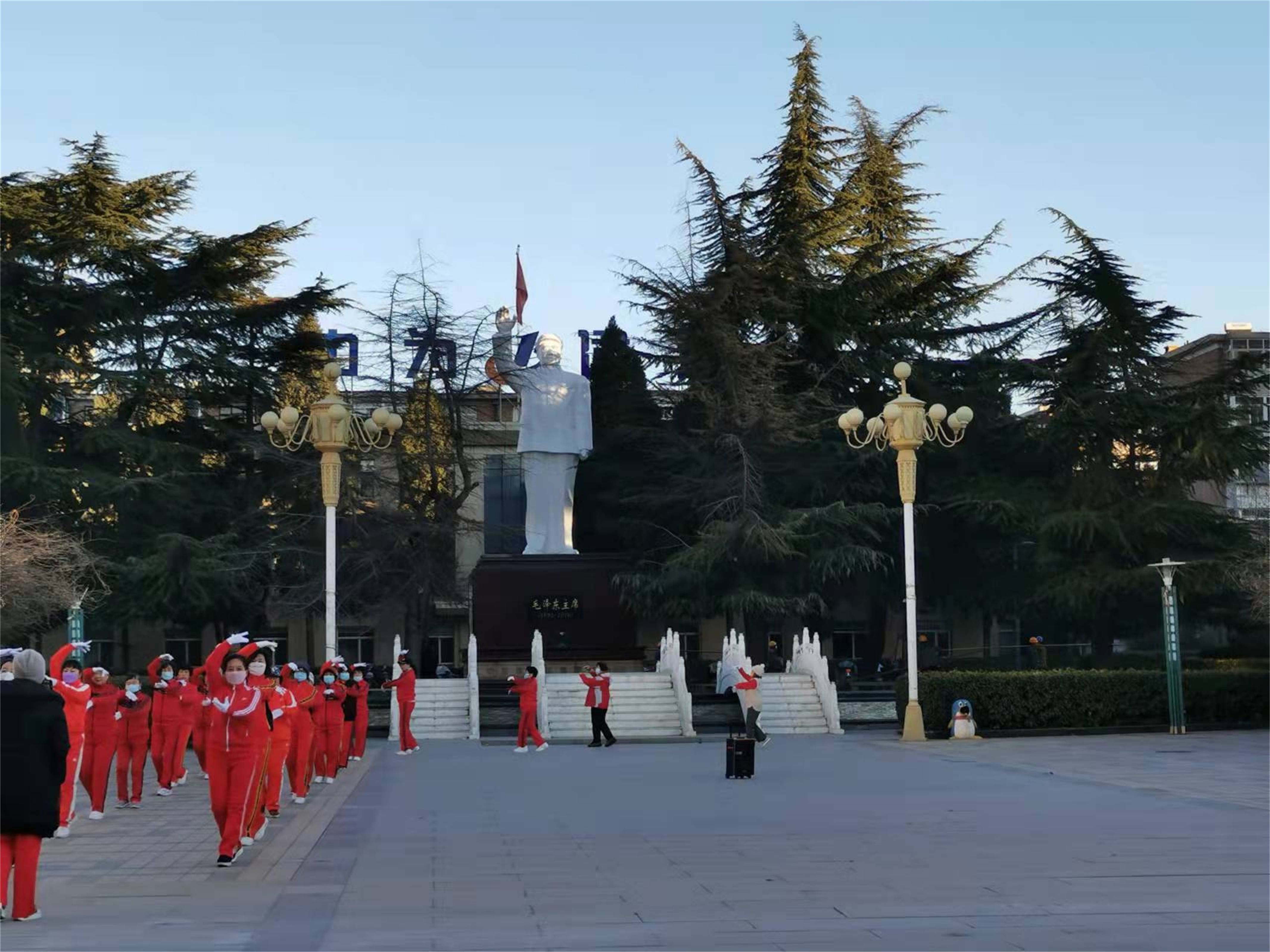 退休后的休闲方式--广场舞.jpg