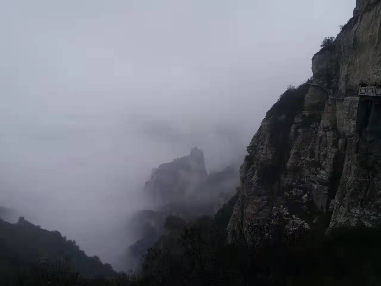 云与海.jpg
