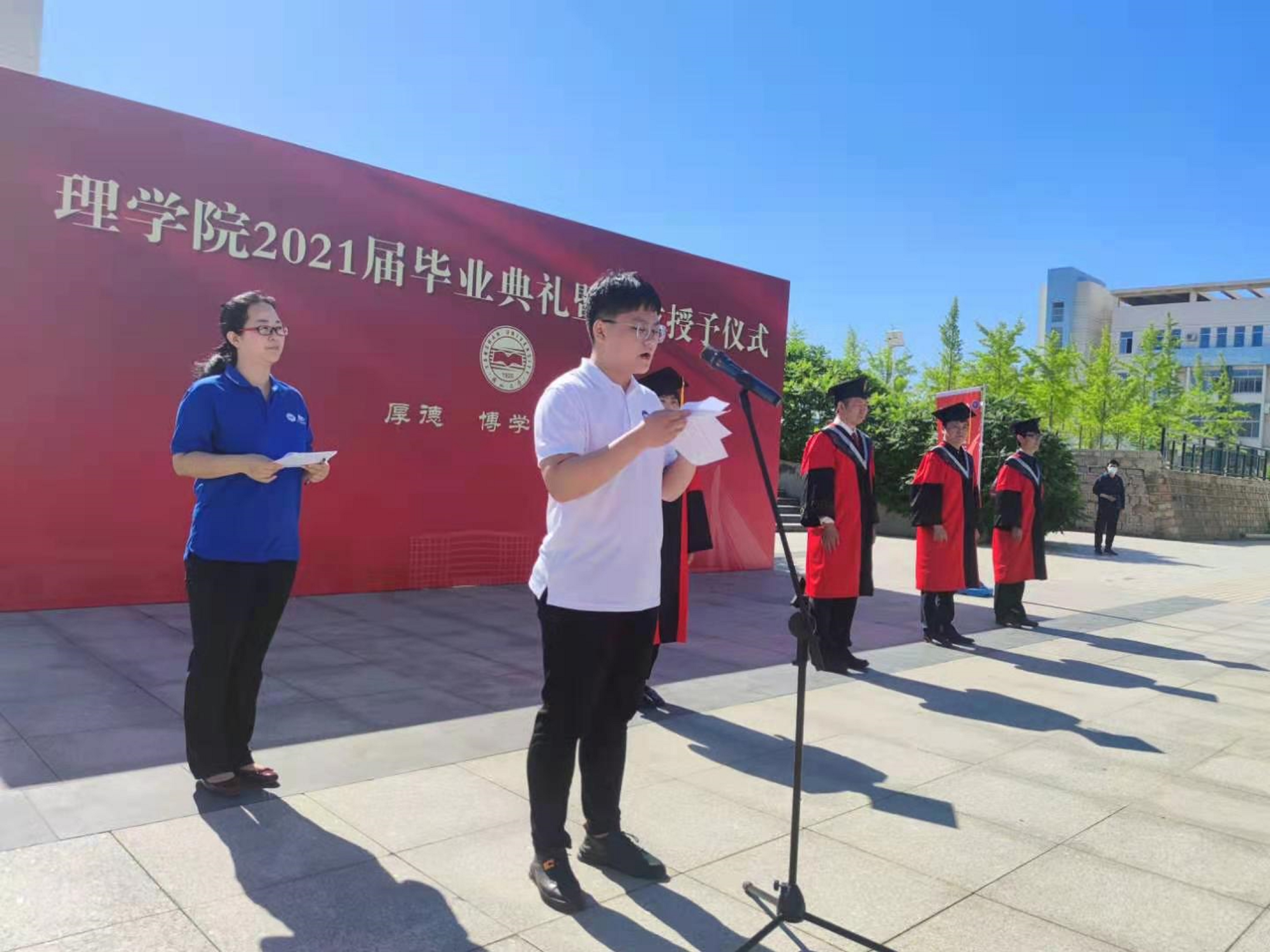 劳动摄影：毕业的你最美-理学院崔明远.jpg