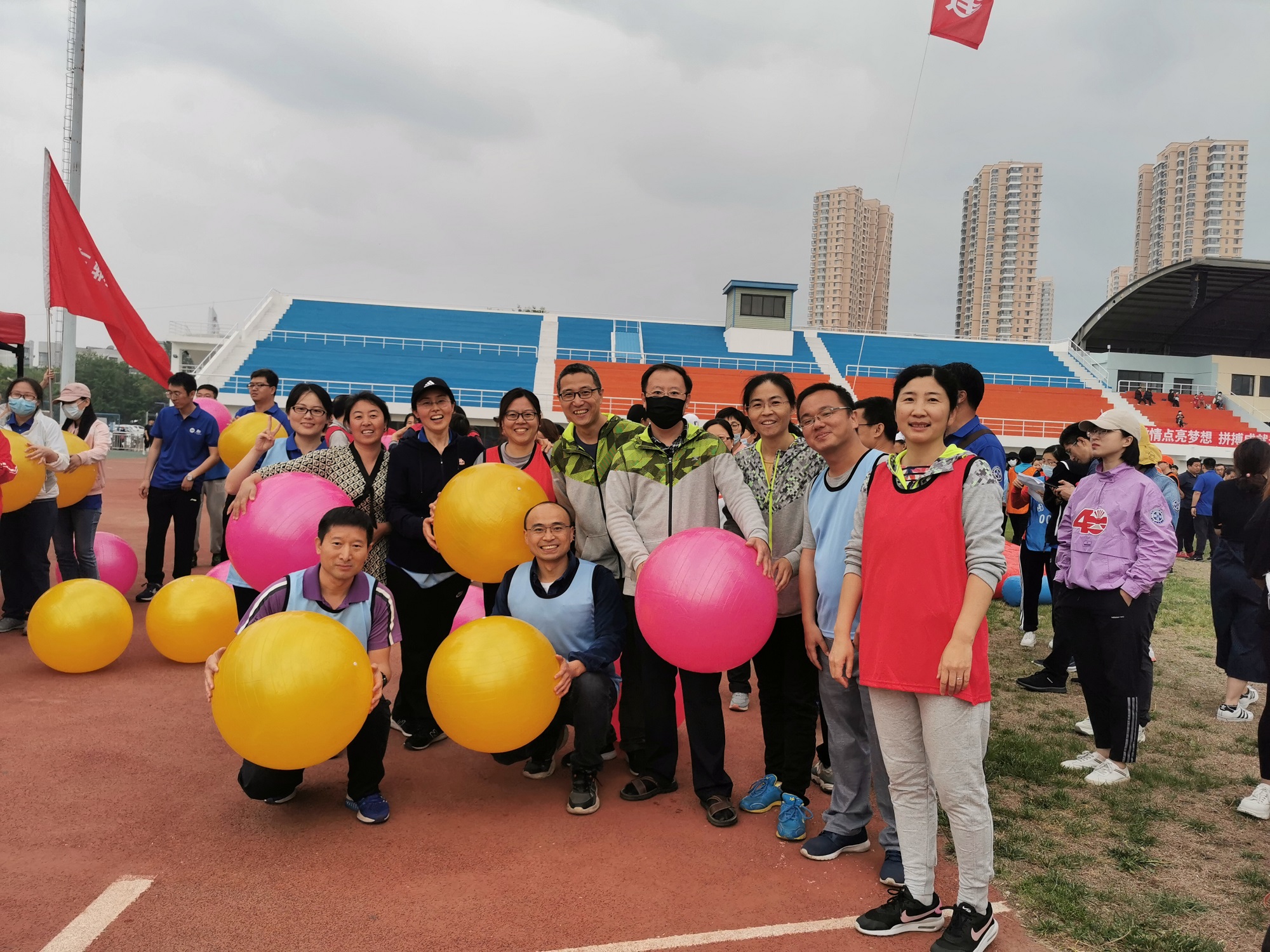 文体摄影：加油—理学院曾慧.jpg