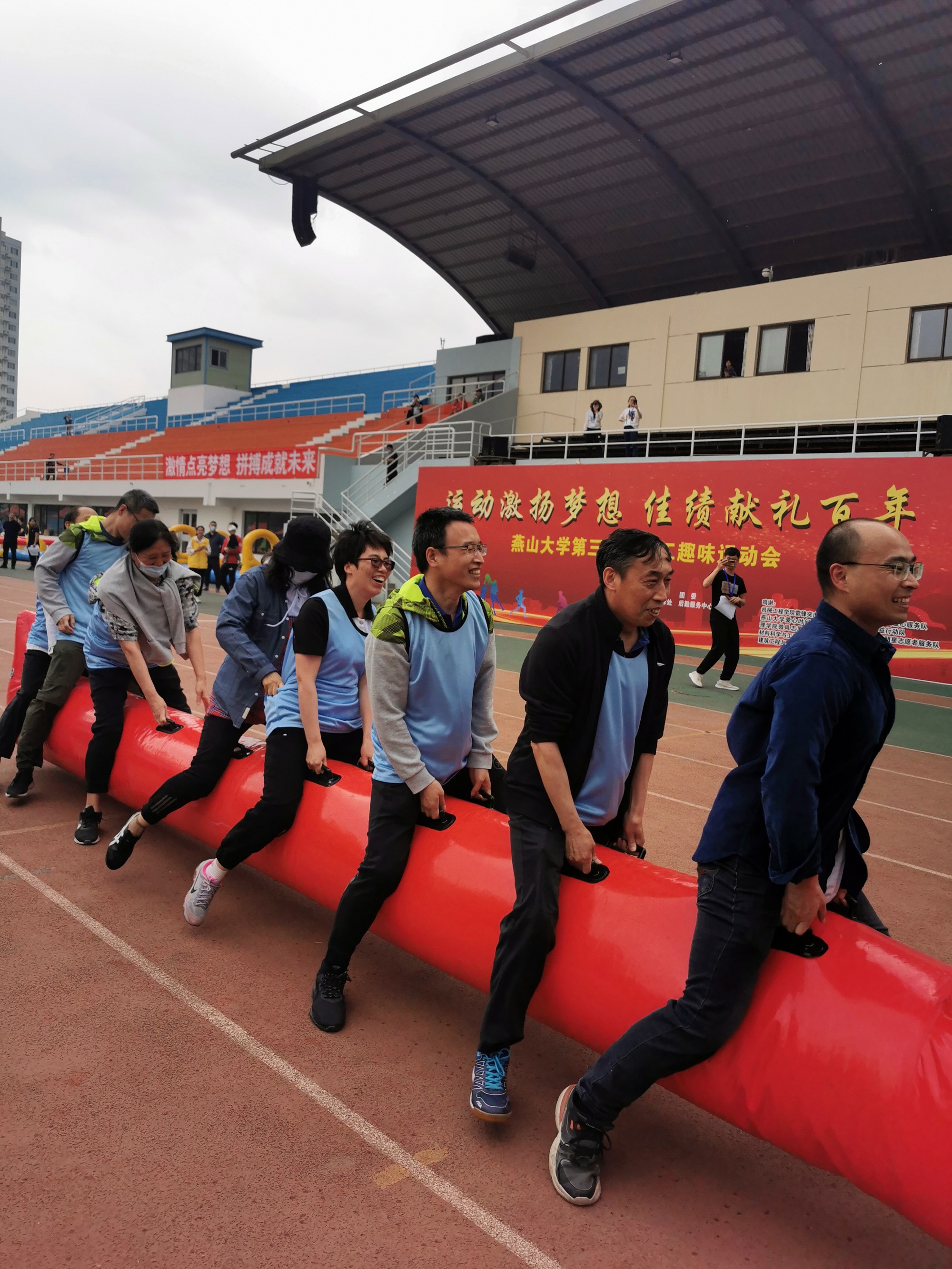 文体摄影：齐心协力—理学院曾慧.jpg