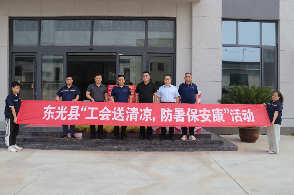 县工会夏送清凉图片4.jpg