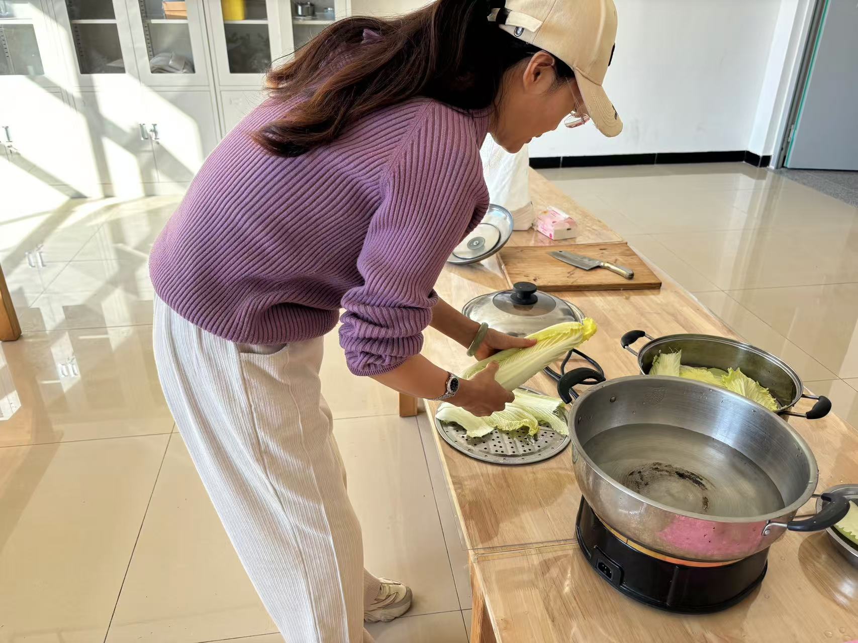 教职工包饺子2.jpg
