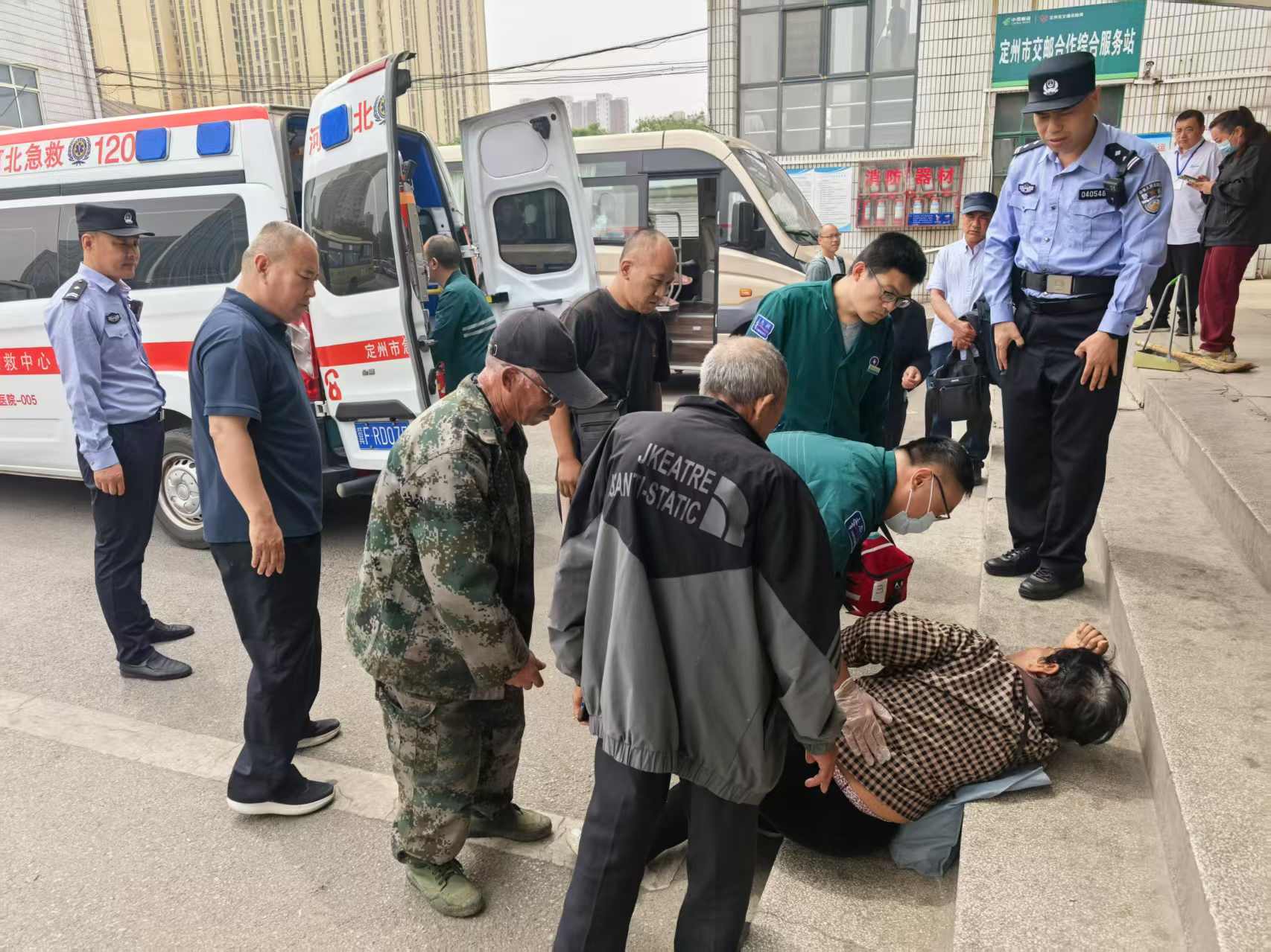 定州汽车站紧急救助1.jpg