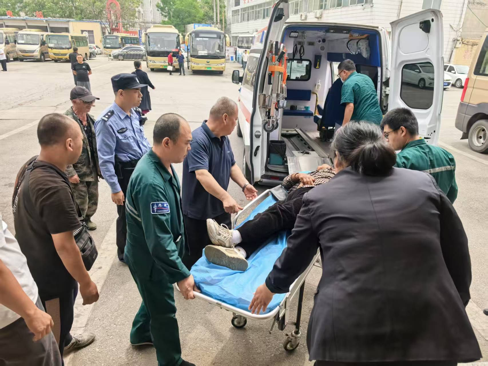 定州汽车站紧急救助2.jpg