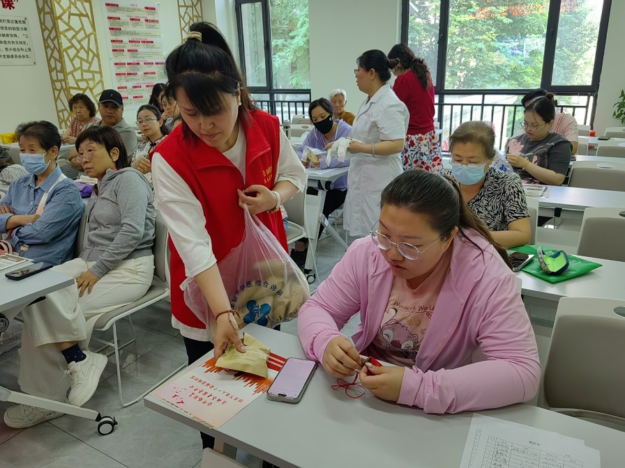 石家庄市新华区北站社区工会工会开展端午节主题活动照片1.jpg