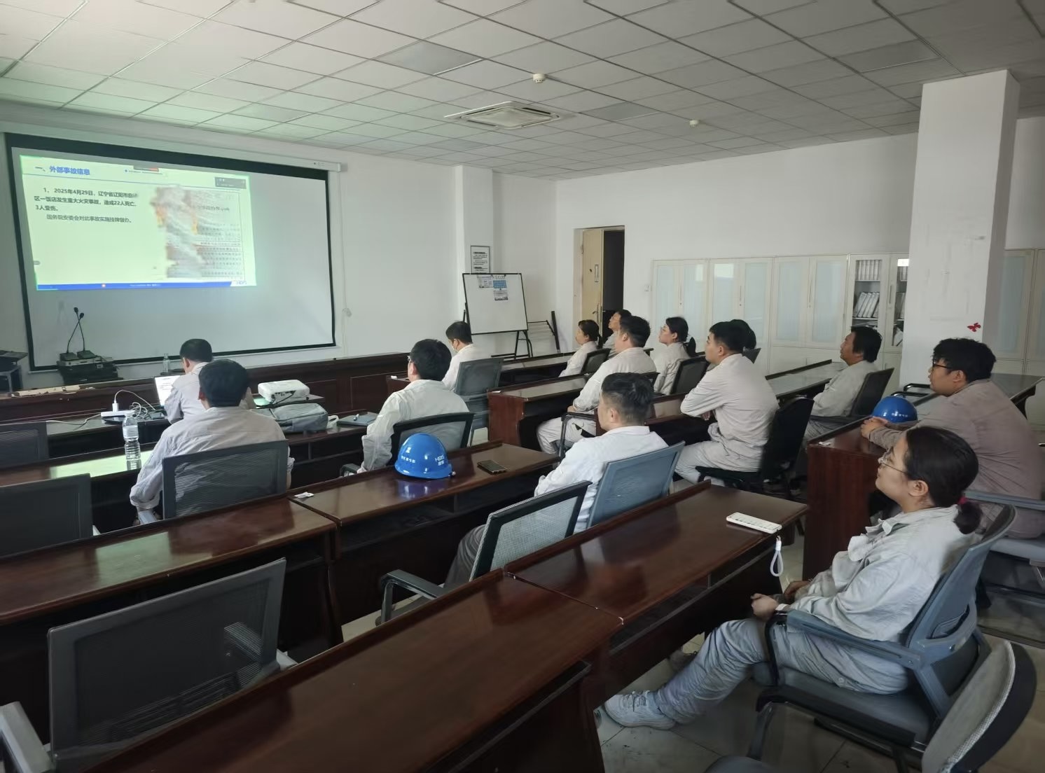 热轧事业部全员警示教育：以教训为鉴，筑牢安全防线1.jpg