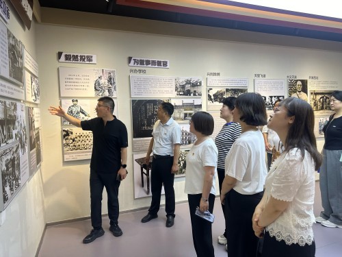 参观2.jpg