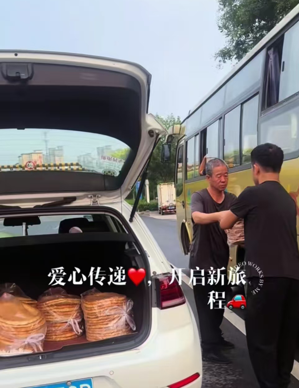 早班车里的“爱心免单”.jpg